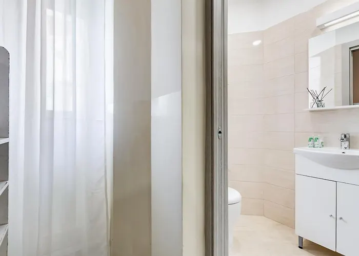 Apartment Bdc - Prestige 3bdr 3bath In Monti District Rome