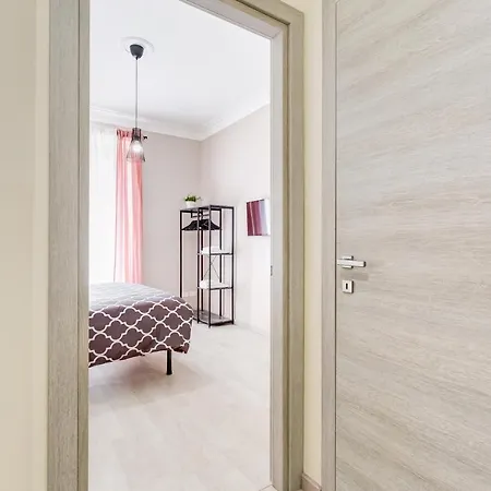 Bdc - Prestige 3bdr 3bath In Monti District Rome